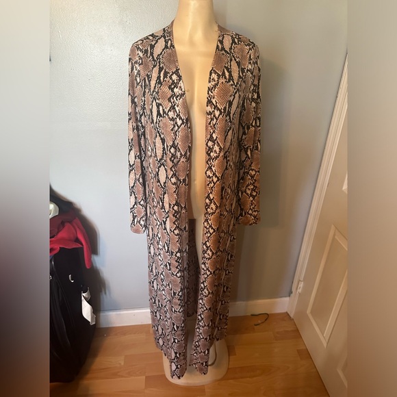 Sweaters - Cheetah print long cardigan